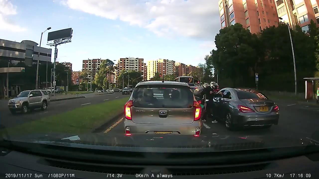 En menos de 10 segundos delincuentes en moto roban conductores en el ...