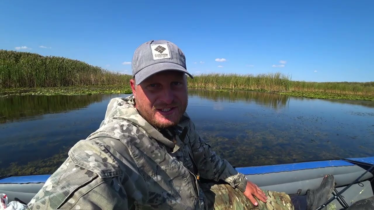 БОЛОТО ПОЛНОЕ КАРАСЕЙ, ЛОВИ МЕШКАМИ! Рыбалка на крупного карася. Сказочные родные просторы.