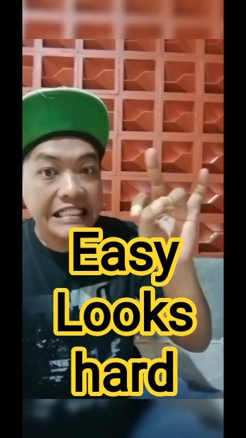 Padukan dua jari antara ibu jari dan jari kelingking....... #funny #comedy #permainanseru #fyp
