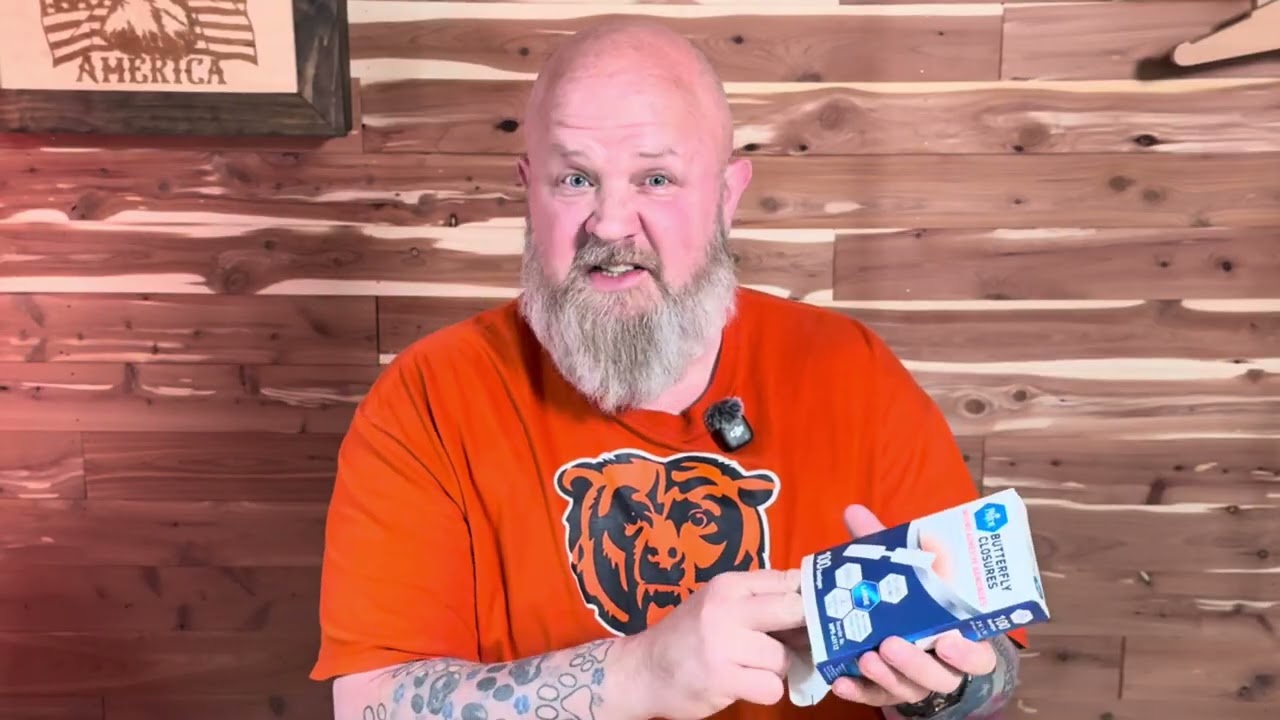 Огромная упаковка больших шовных нитей в форме бабочки.