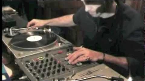 iCrates DJ Tutorial with Ellaskins of djtutor.com | Two ways of doing a mix.m4v