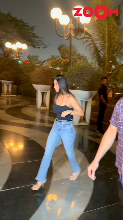 Suhana Khan spotted with mom Gauri Khan & brother AbRam Khan in the city #shorts #suhanakhan