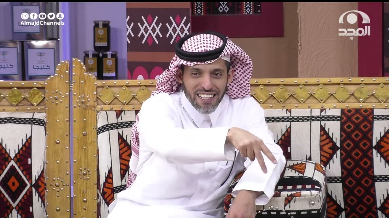 صاحب منحل بالجنوب مستغل أحد الشعبان وزارع طلح لنحله لكن في يوم وجد النحل واقع على ثعبان نافق!