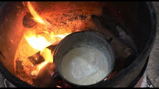 Cum se face un BALMOȘ la ceaun făcut direct pe cărbuni?! La stâna d-lui Bohotici - video 2021