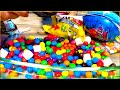 Нашли у Мамы Новогоднюю Заначку M&M 😱Сделали Огромный Слайм 🥶