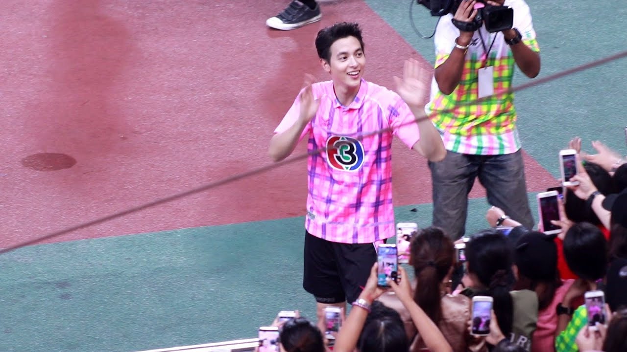 ขบวนนักแสดงชายช่อง3 เดินเข้าหาแฟนคลับ ทักทายหลังงานเลิก #49ปีช่อง3งานวัดคาร์นิว้าว