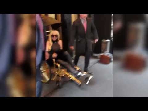 Video: Lady Gaga uses a wheelchair