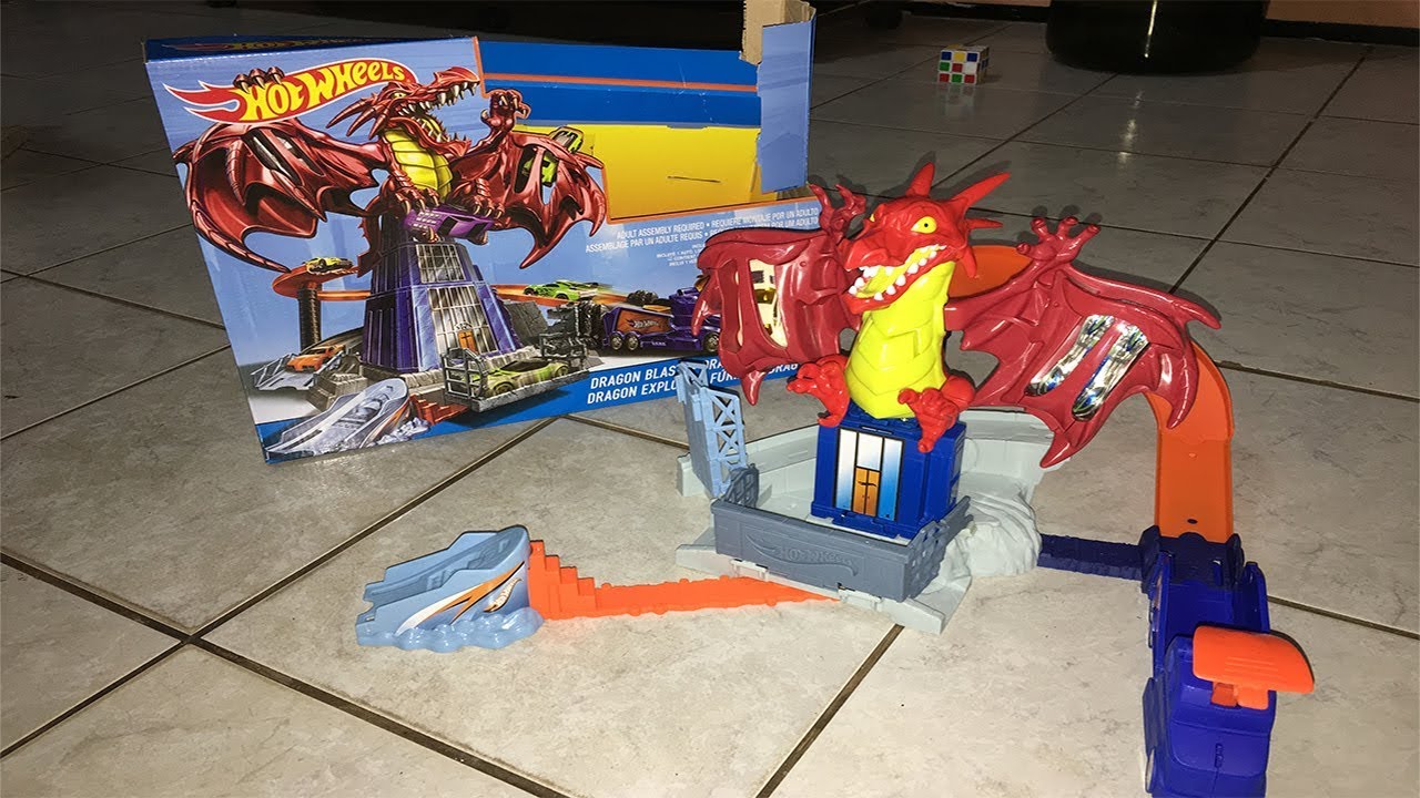 A PISTA HOT WHEELS COM O DRAGÃO GIGANTE NA CIDADE. OS CARRINHOS