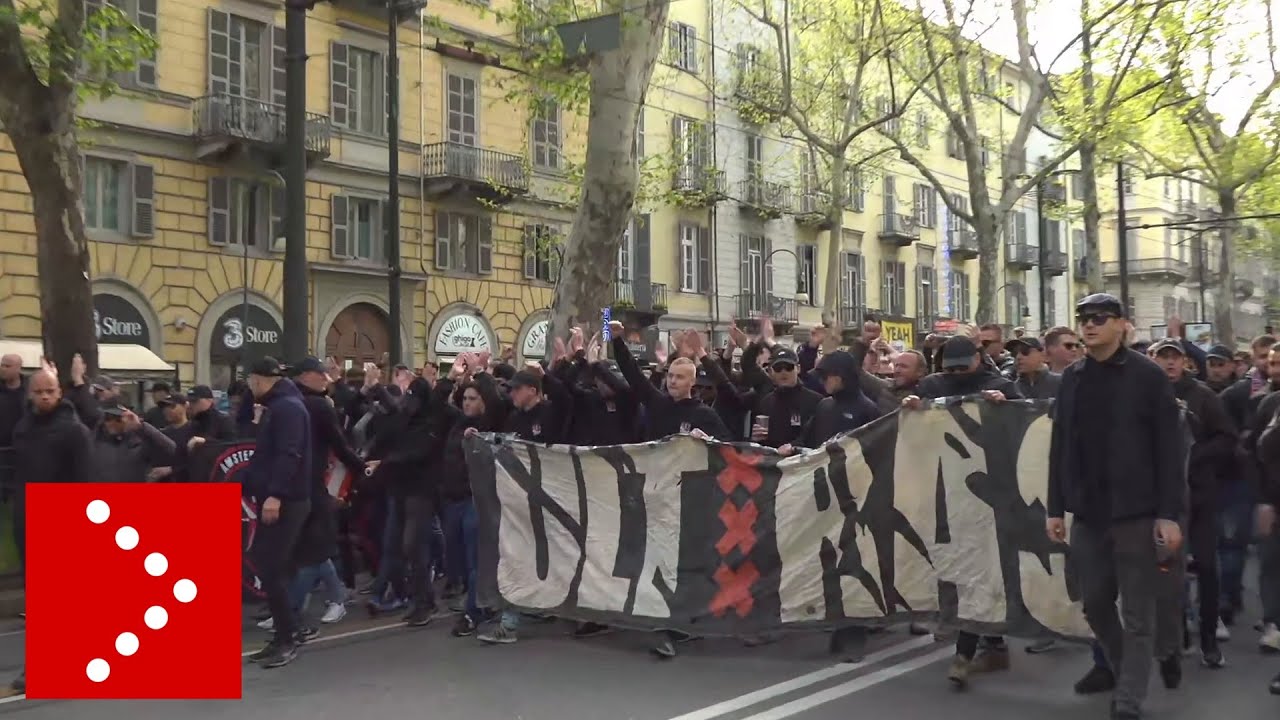 Champions League, gli ultras dell'Ajax a Torino: il corteo improvvisato