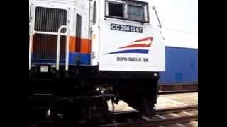 Railway : Kereta Api Tegal Bahari Salah Masuk Jalur