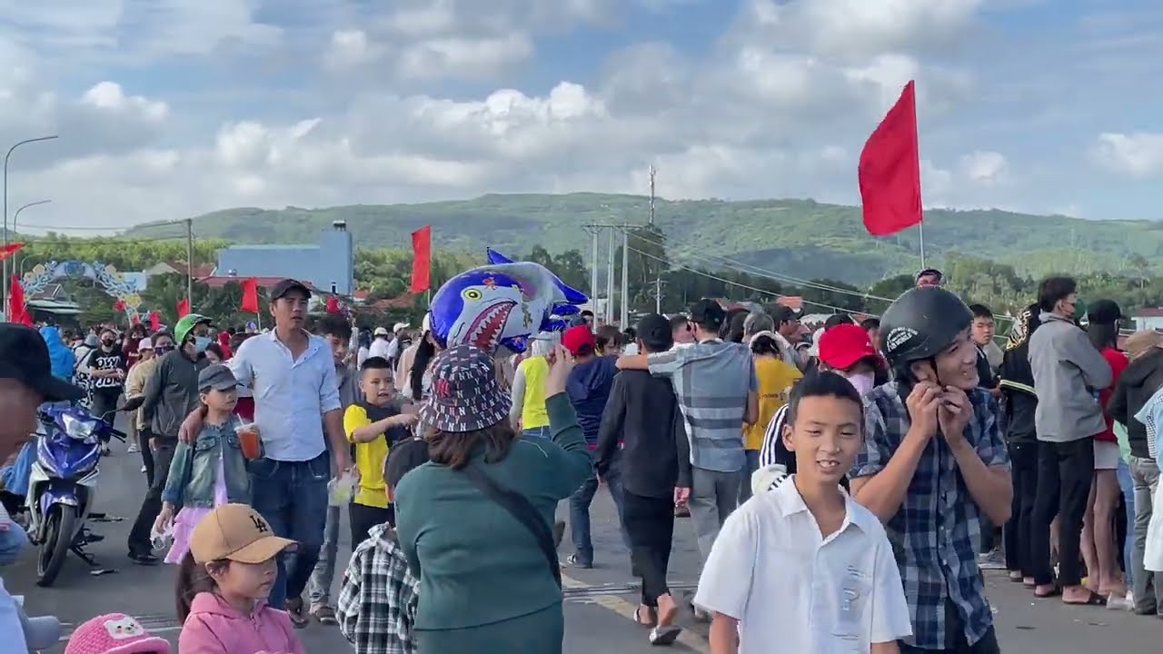 Живописные гонки на лодках в лагуне О Лоан, Фуйен: захватывающий дух опыт
