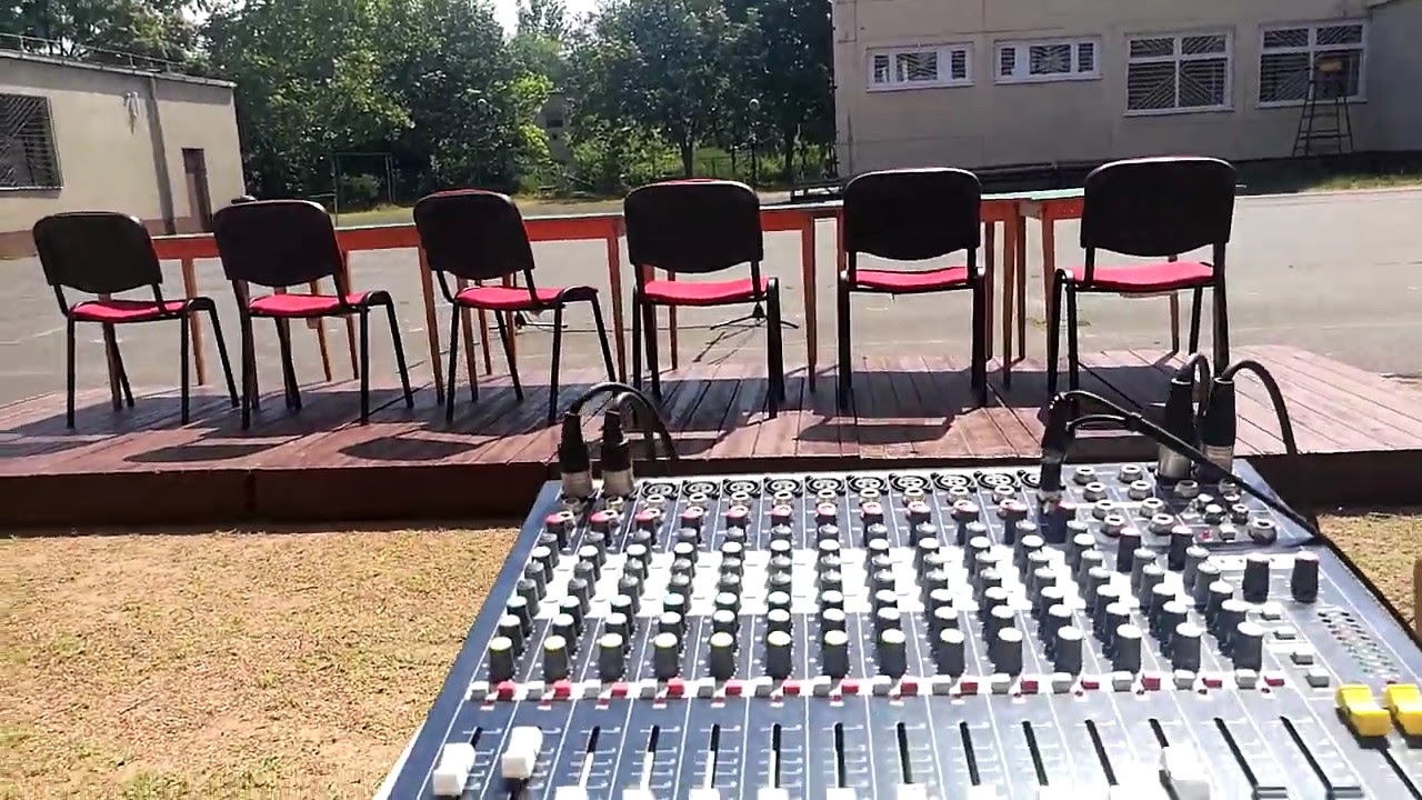 Hangosítás kint (évzáró vége) FS audio nux 152  + t.amp e800