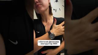 Легкое упражнение от сутулости! При сутулости грудные мышцы находятся в гипертонусе, очень зажаты