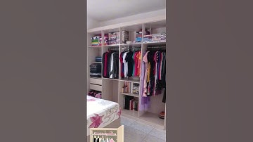 color-code your wardrobe like a boss! #organization #homeorganization #homeorganizationtips