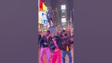Dancing w/  Mondejour & Lisa Quama of DWP Academy in Times Square #egwu #timessquare  #mohbad