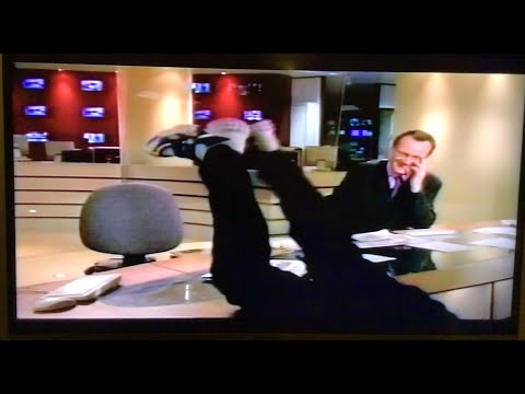 Tim Vine throws himself off a news desk. (Vhs Vine vault.)
