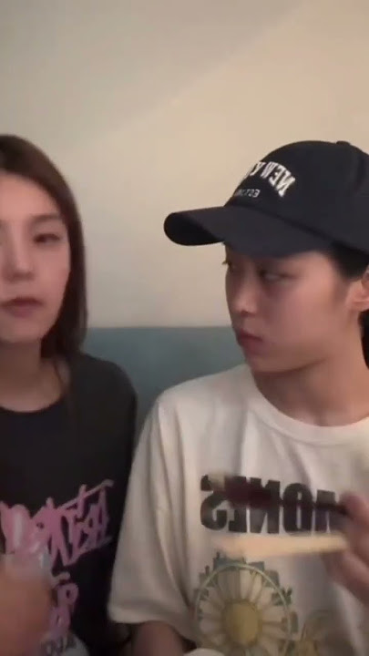 yeji in Ryujin ig live today . they're so cute #itzy #yeji #ryujin #ryeji #kpop