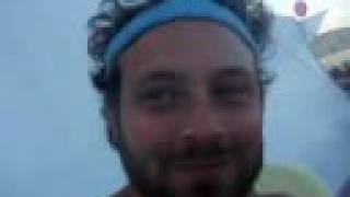 Buutvrij For Life Ruby Wax Wordt Geharst Met Roze Sticker