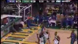 Gilbert Arenas goes for 42 in Seattle