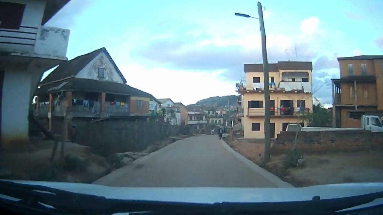 Modia Ravalovotaka (R-Clée)