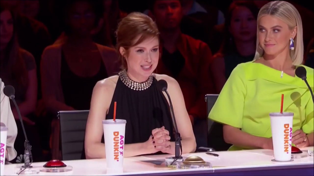 'AGT' Intro Guest Judge Ellie Kemper Tests Her Golden Buzzer