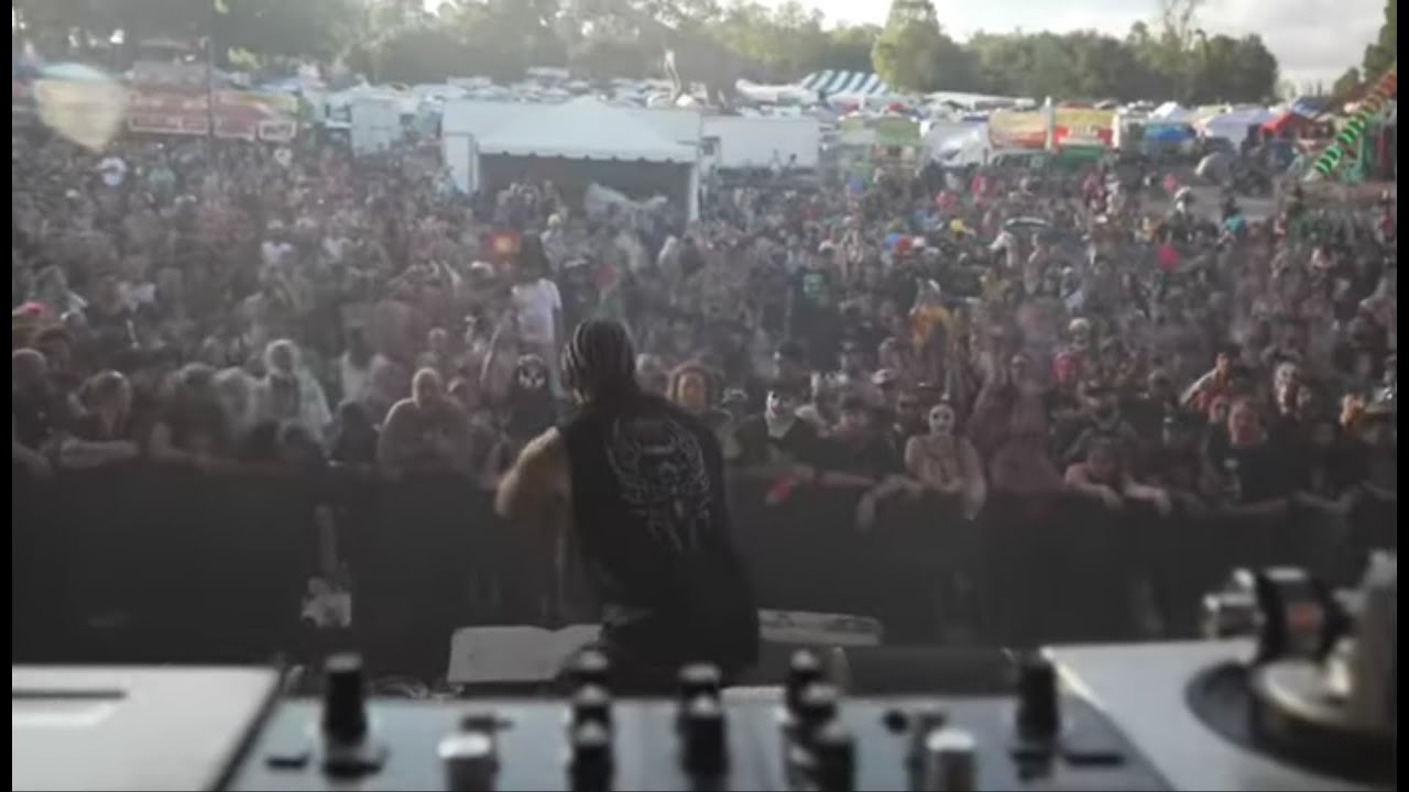 Twisted Insane LIVE - YouTube