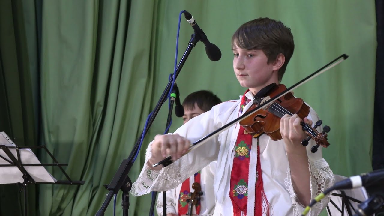 STARÝ PODDVOROV-Šikovná cimbálová muzika ZUŠky z Dolních Bojanovic na Zpěváčkovi Podluží 2022 (2.)