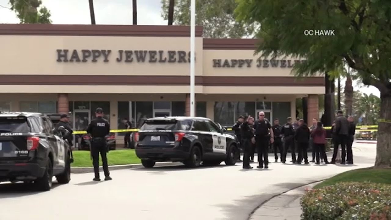 Guard at OC jewelry store opens fire on suspects to stop armed robbery