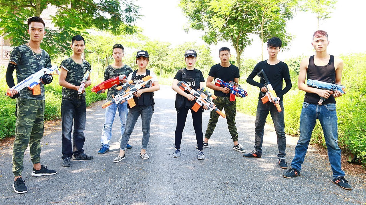 Action S.W.A.T & Two Hero Girl Nerf guns Combatant Rescue Prisoner Nerf war