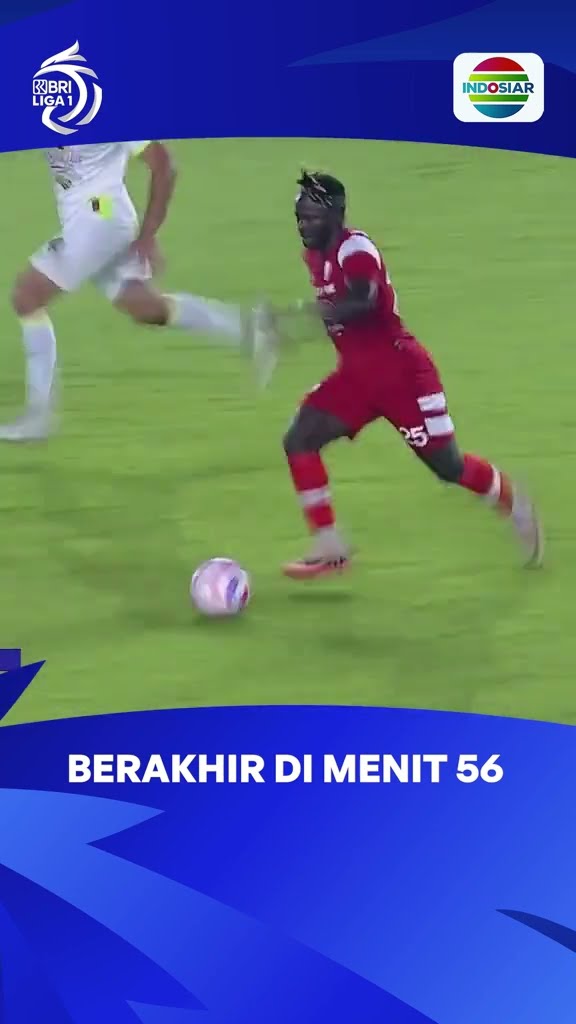 Gilson harus menyelesaikan laga di menit 56 setelah dianggap melakukan pelanggaran kepada Sidibe