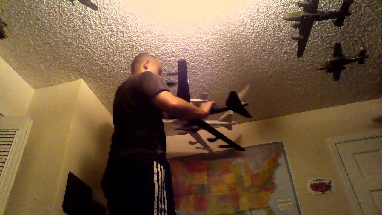 Hanging My Revell Monogram 1 72 B 52 Stratofortresses Youtube