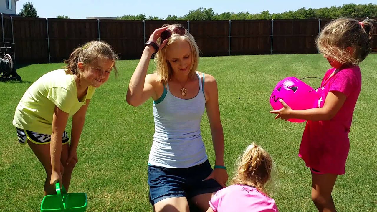 Mama takes Ice Bucket Challenge; kid gets soaked