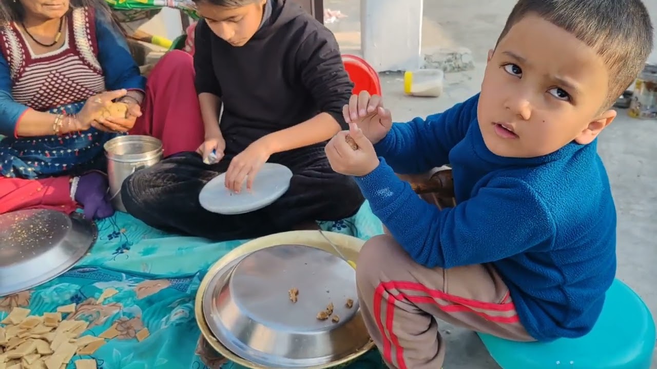 घुघुती त्योहार की हार्दिक शुभकामनाएं दोस्तों🙏