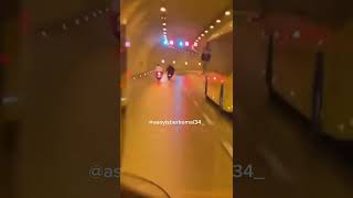 Trafikte kızlara kur yapan motosikletliler kamerada