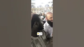 بيدعى ف الحرم يارب فلوس فلوس 