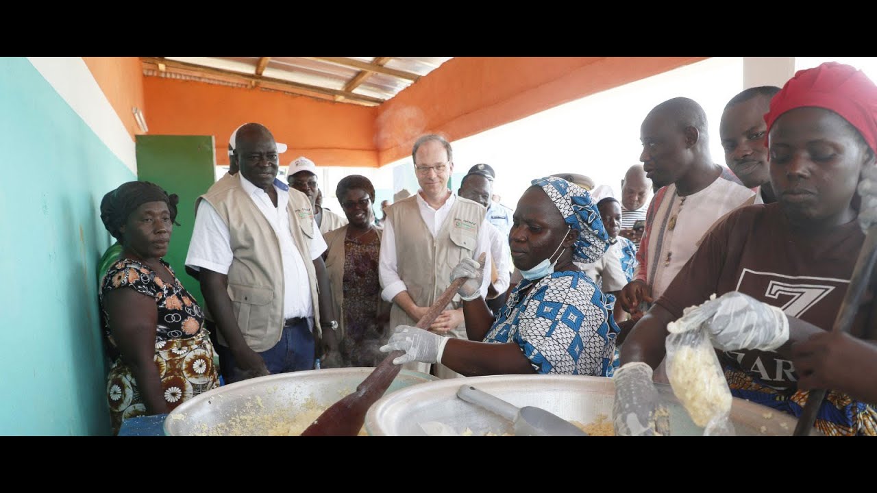 Visite de l'unité de transformation sémi-industrielle de manioc de la coopérative SANATA