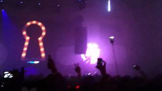 Bigfish Cream Halloween Ball in Manila 29/10/10 - Binary Finary Intro