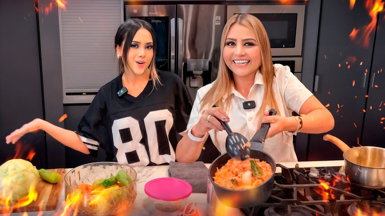 Mi MAMÁ me ENSEÑA a COCINAR 👩‍🍳| Amablitz