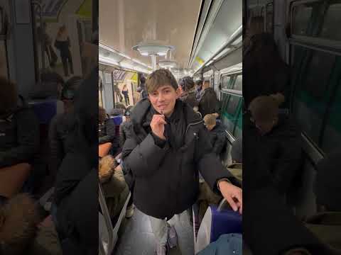 Así son los hombres en el metro de Paris