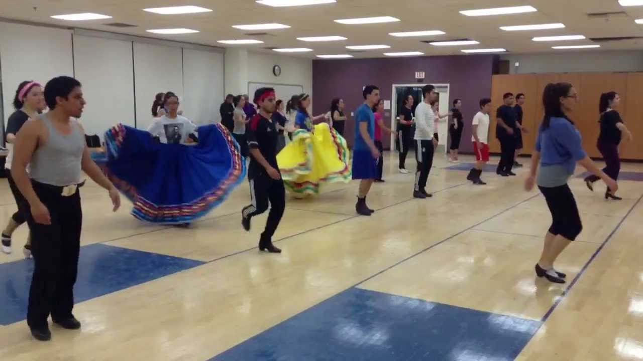 Ballet Folklorico de CSUF Practice: El Tilingo Lingo