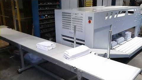 Flexfold with synchronization to master conveyor