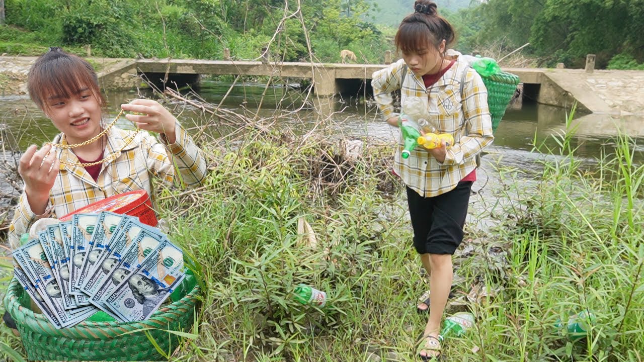 Collecting scrap | Lucky Girl Picks Up a Valuable Gold Necklace and Ring