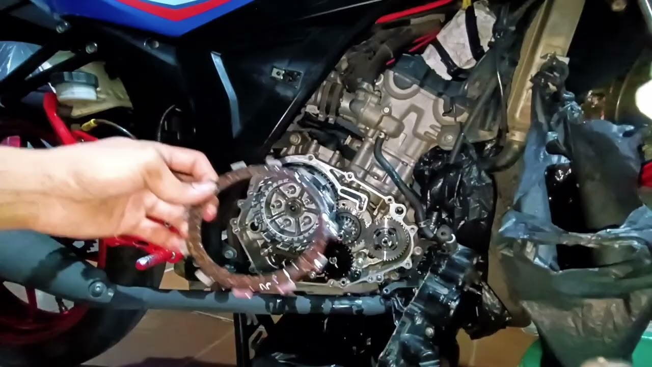 заменить фрикционную накладку сцепления GSX