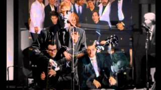 Vignette de la vidéo "Move on down the line - Roy Orbison (1987 Black and White Night)"