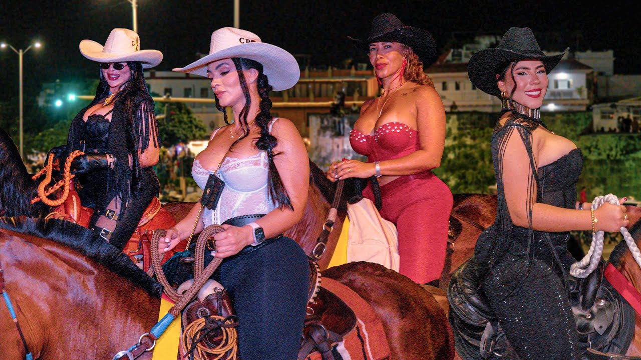 Increíble CABALGATA en la Ciudad Amurallada CARTAGENA COLOMBIA 🎉 Velitas 2025 🎄 Parte 1