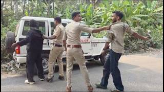 Download Lagu 'എന്ത് ചെലക്കാണ്ട് പോടാന്ന്... അങ്ങോട്ട് നടക്കടാ...'; നടുറോഡിലിരുന്നത് മദ്യപിച്ച യുവാക്കളെ പിടികൂടി MP3
