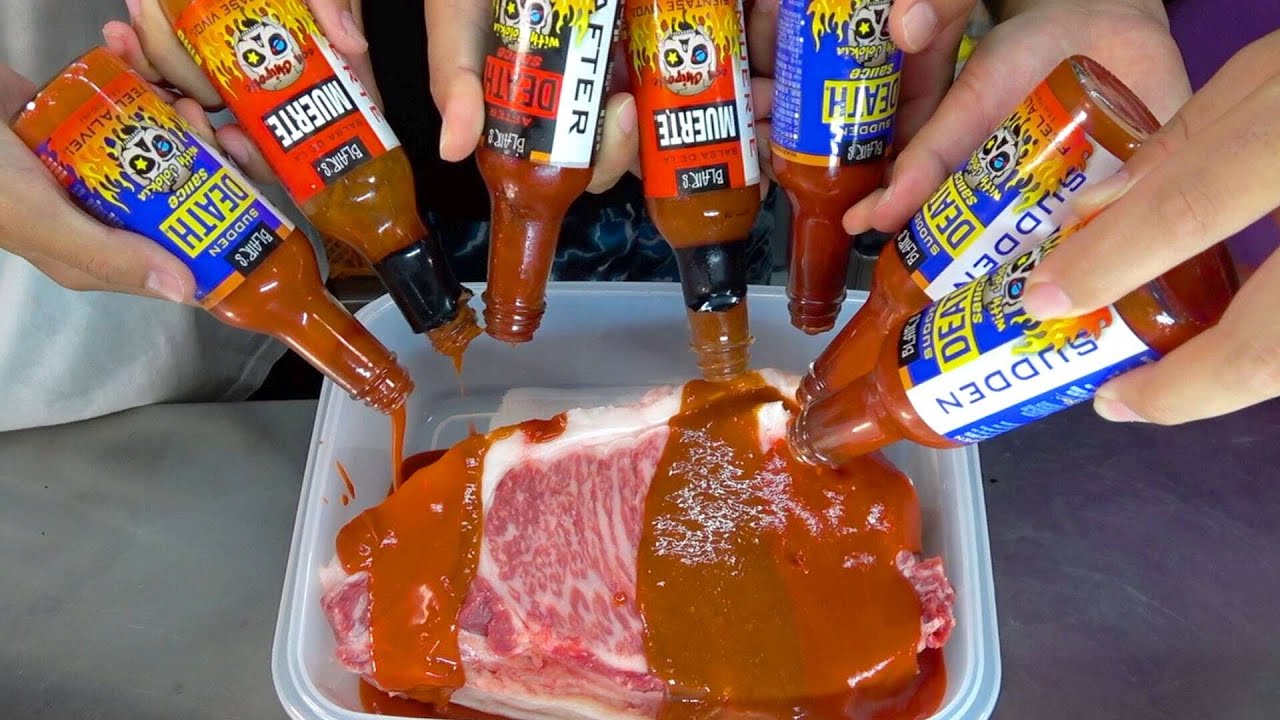 激辛デスソースでA5ランクの高級肉を1ヶ月熟成させてみた結果… - YouTube