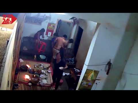 Video Bình gas mini phát nổ khi đang ngồi ăn - youtube
