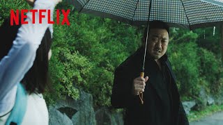 ギャップ萌え – 女子高生に傘を渡す優しいヤクザ（マ・ドンソク） | 悪人伝 | Netflix Japan