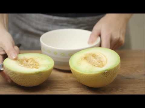 Video: En Enkel Måte å Skjære En Melon På: Instruksjoner